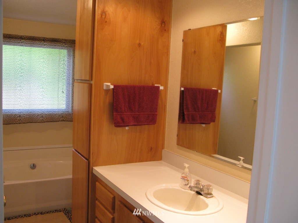 4225 Wilson Creek Road Southeast Port Orchard, WA 98366 - Photo 22 of 25 Gallery Image 22