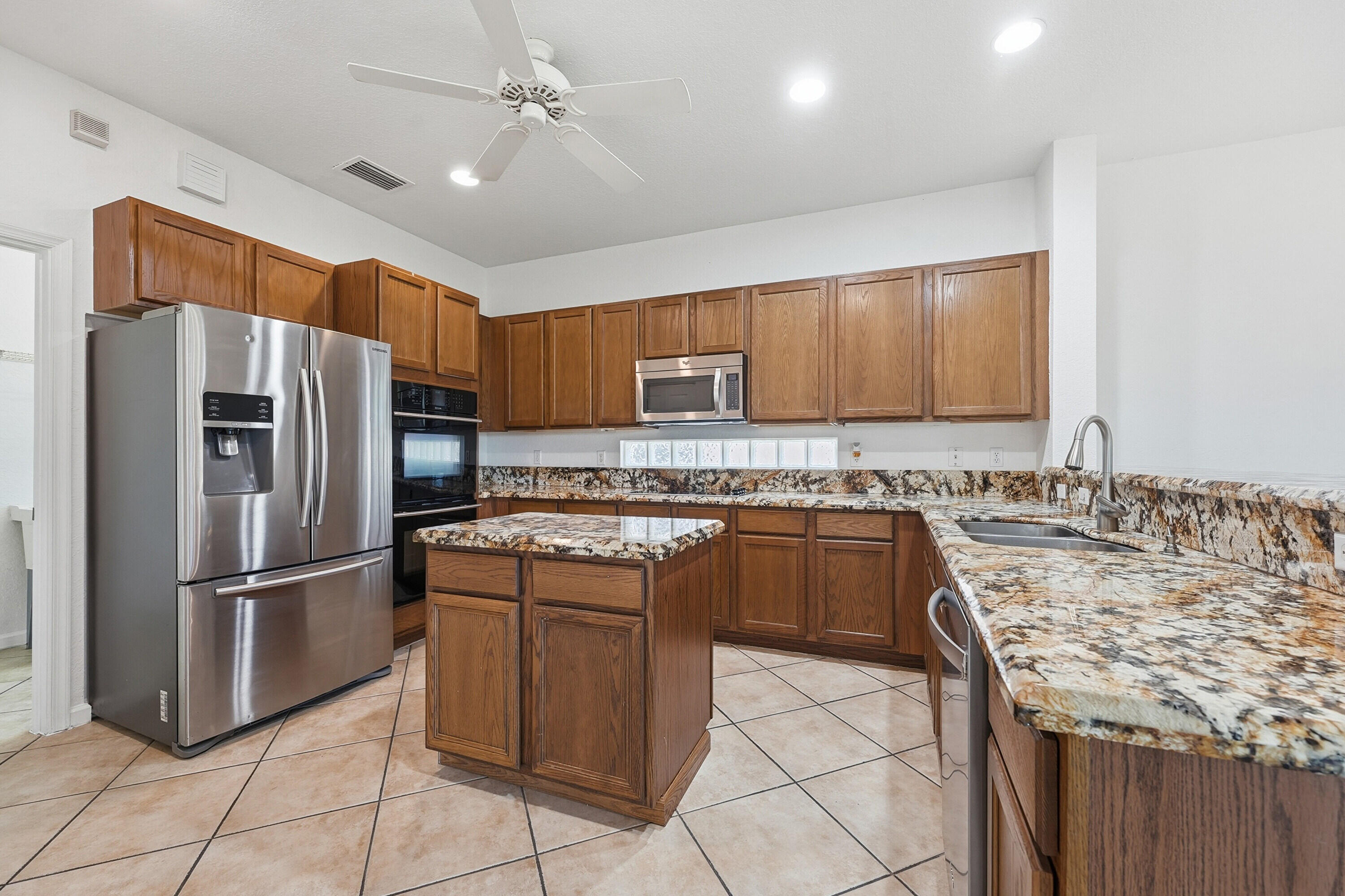 1275 Rose Gate Boulevard Riviera Beach, FL 33404 - Photo 11 of 45 11_dsc03354