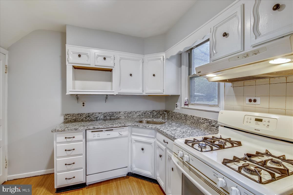 147 Ritchie Avenue Silver Spring, MD 20910 - Photo 22 of 46 Kitchen