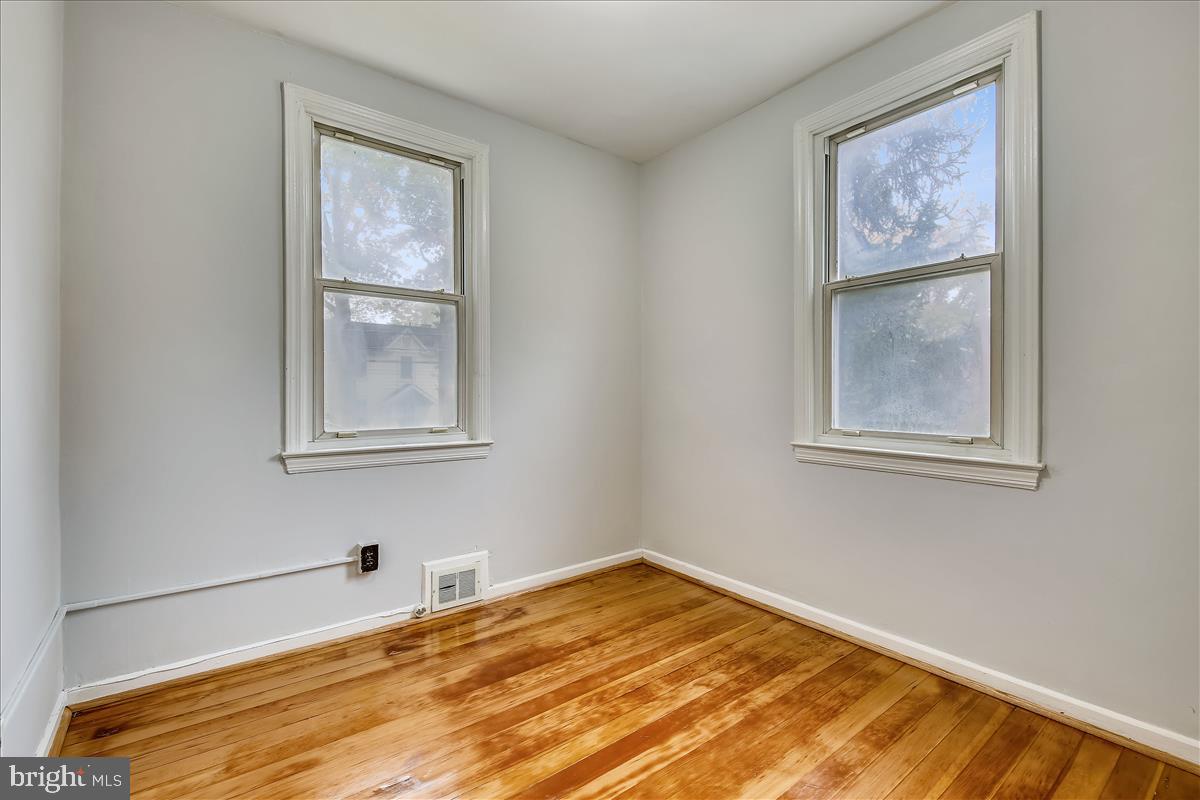 147 Ritchie Avenue Silver Spring, MD 20910 - Photo 34 of 46 Bedroom #3