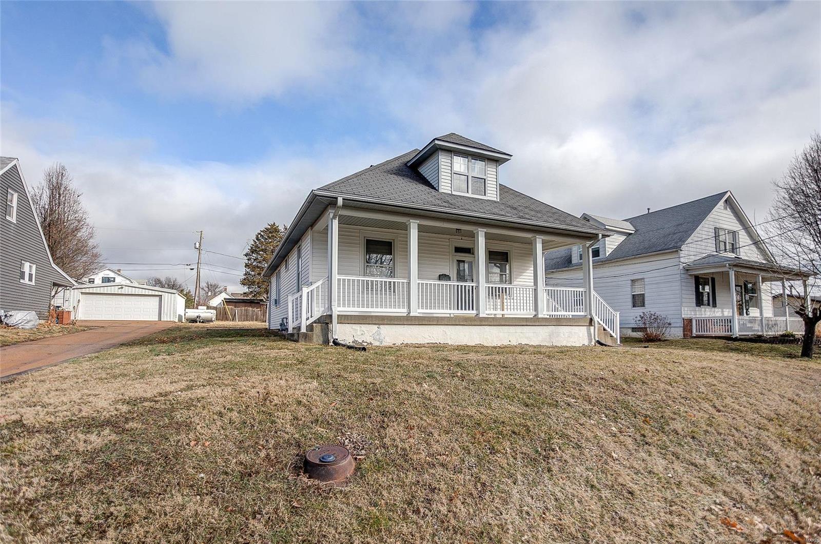 604 South Rapp Avenue Columbia, IL 62236 - Photo 3 of 31 Gallery Image 3
