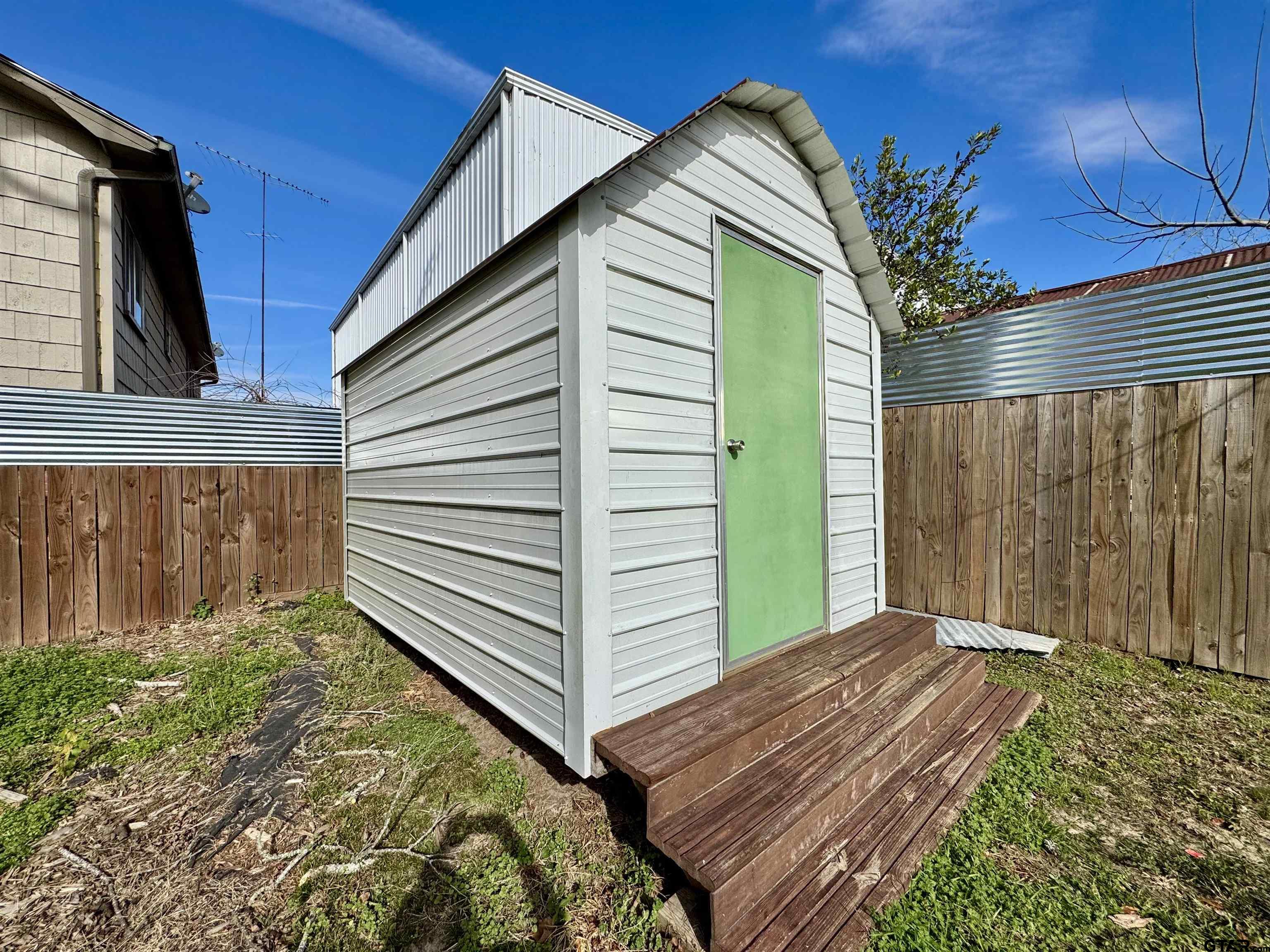 403 East Henderson Street Overton, TX 75684 - Photo 25 of 31 a view of a backyard of the house