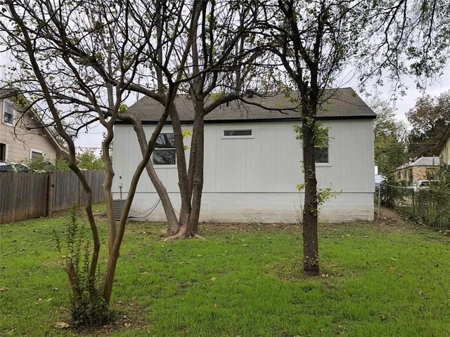 $1,600 | 326 Avenue J, Dallas, TX 75203