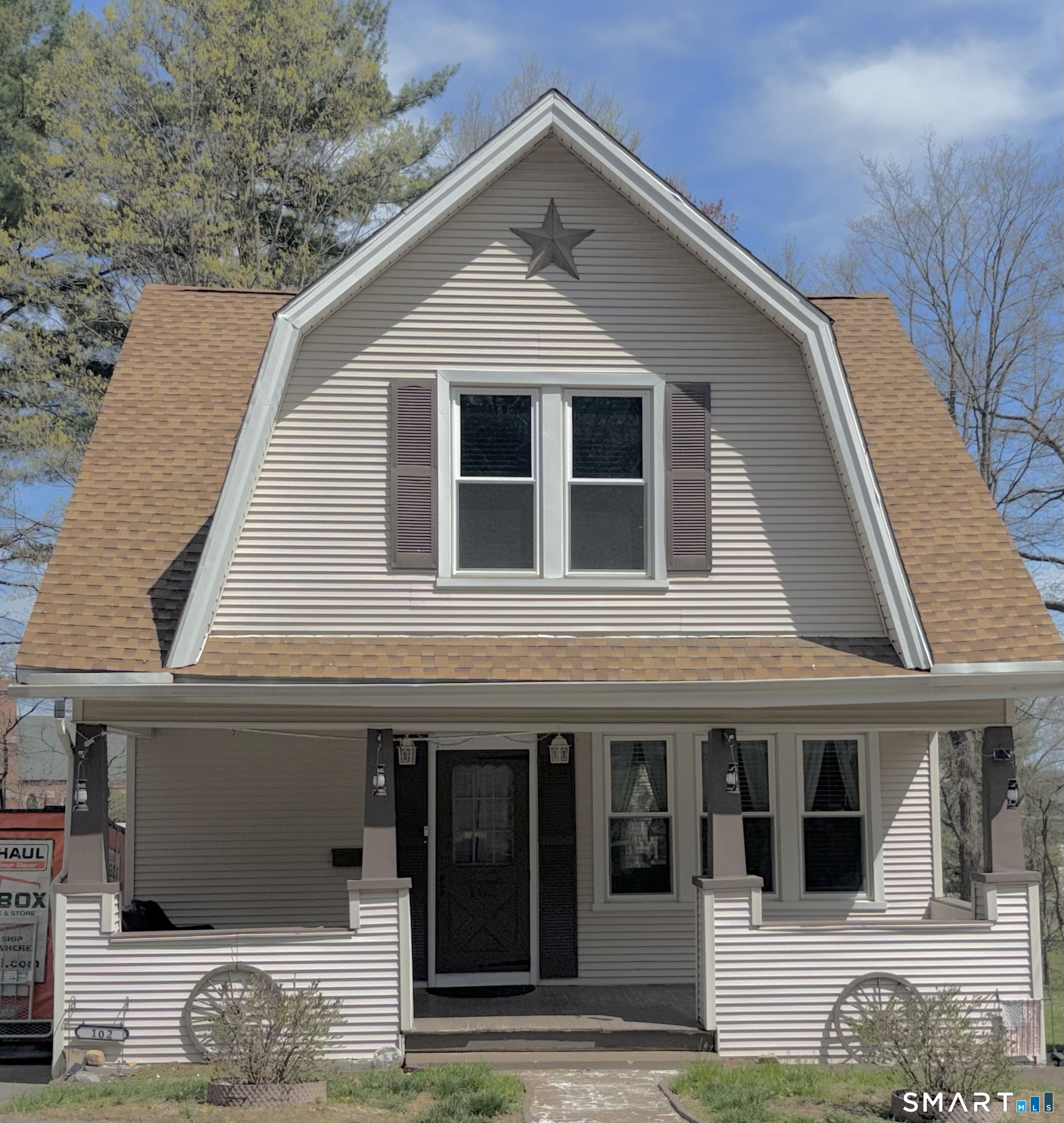 102 Circuit Avenue Waterbury, CT 06708 - Photo 1 of 16