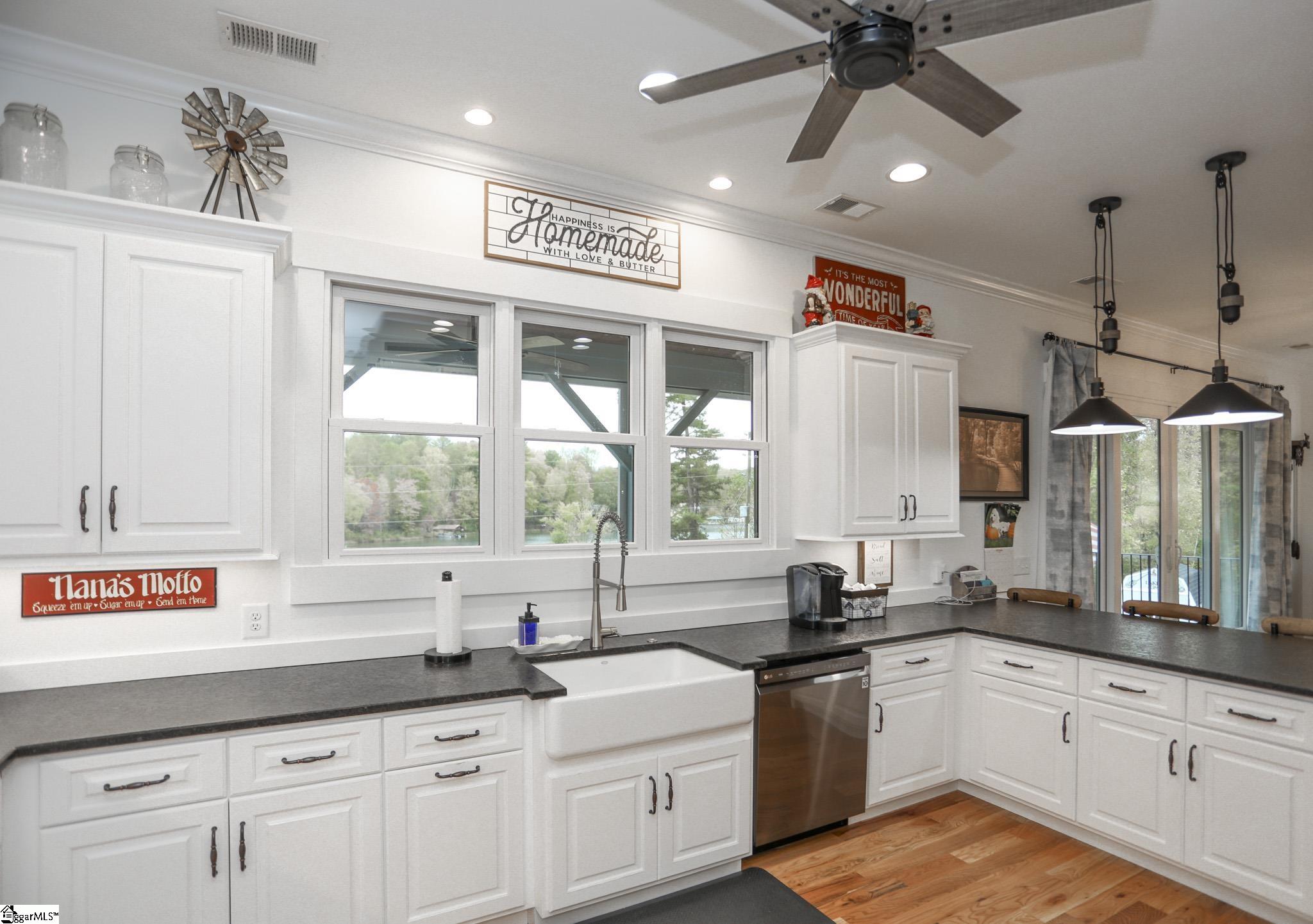 188 Jumping Branch Road Tamassee, SC 29686 - Photo 11 of 39