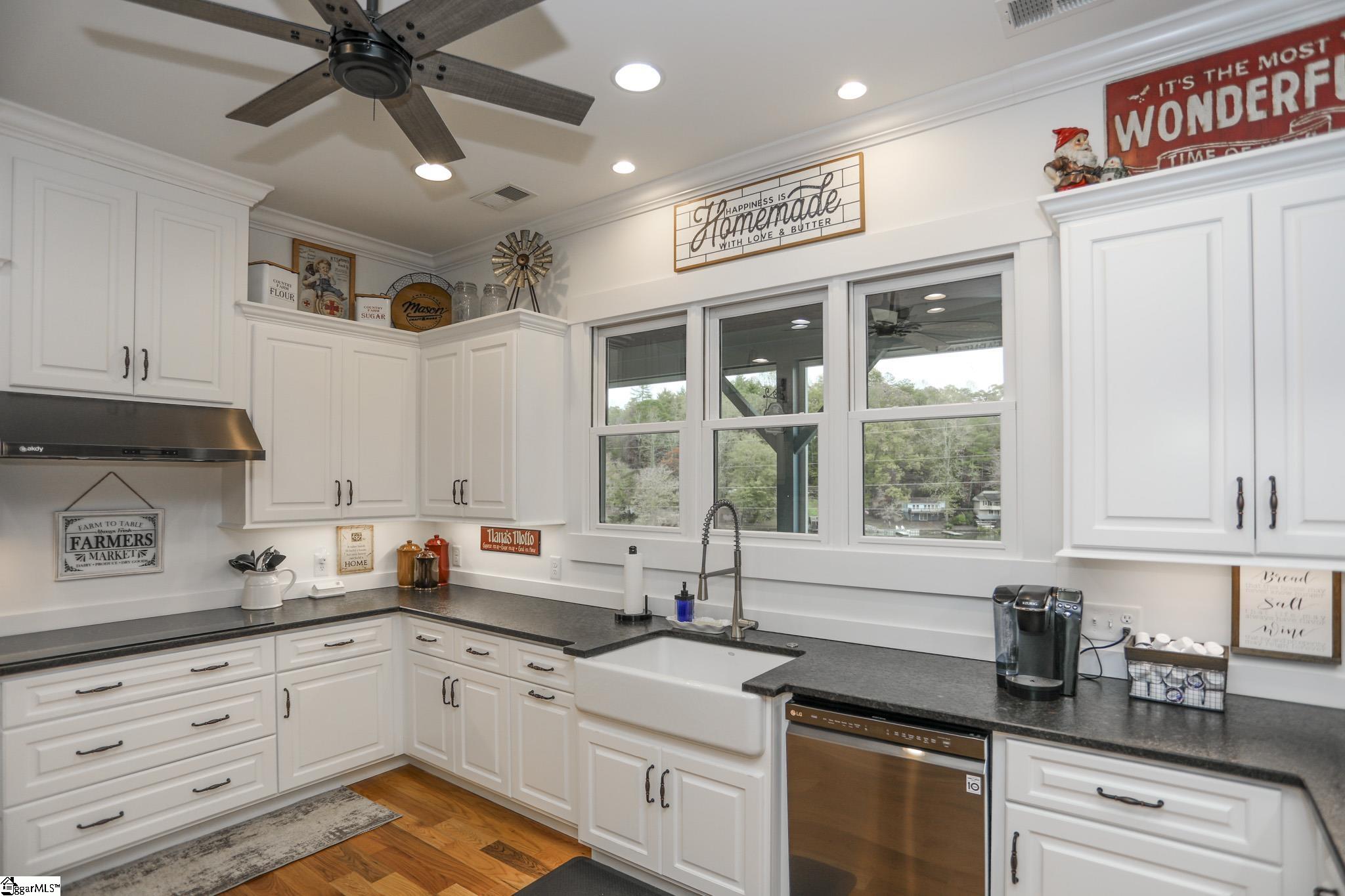 188 Jumping Branch Road Tamassee, SC 29686 - Photo 10 of 39