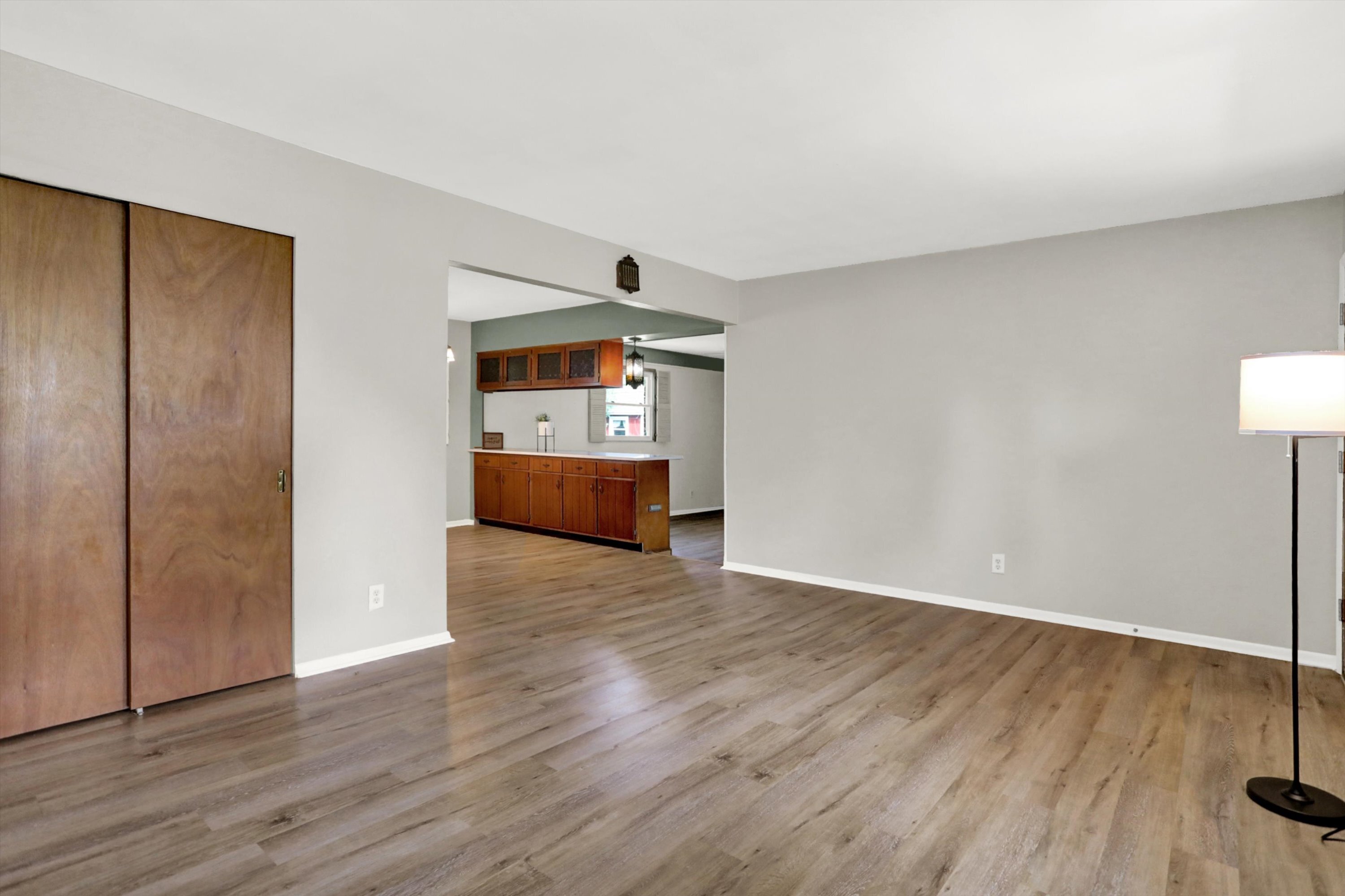 309 Hopkins Road Cumberland, IN 46229 - Photo 4 of 30