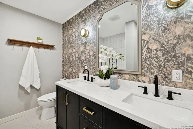 $725,000 | 7435 Hummingbird Hill Lane, San Antonio, TX 78255