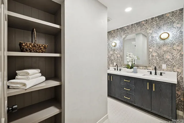 $725,000 | 7435 Hummingbird Hill Lane, San Antonio, TX 78255