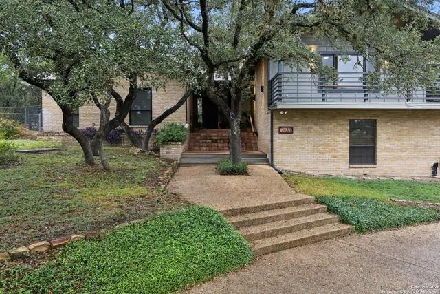 $725,000 | 7435 Hummingbird Hill Lane, San Antonio, TX 78255