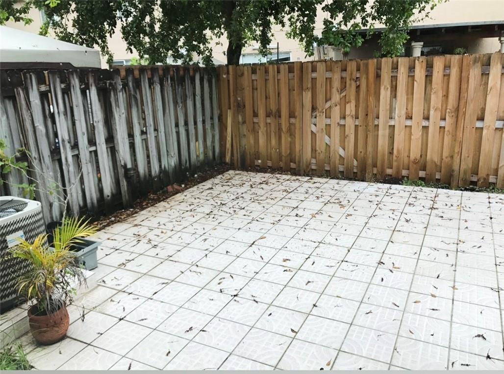 14085 Southwest 179th Terrace Miami, FL 33177 - Photo 4 of 6 a view of wooden fence