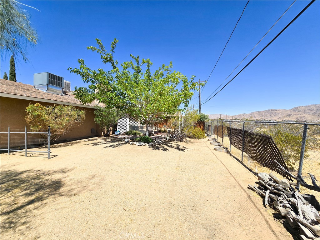 23911 Tahquitz Road Apple Valley, CA 92307 - Photo 16 of 32