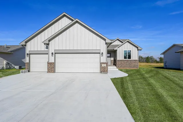 $317,500 | 10498 Wilkinson Street, Maize, KS 67101