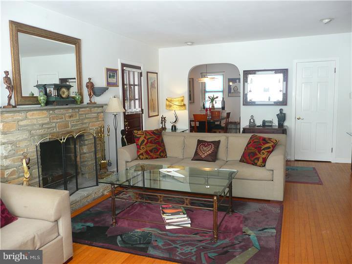 7706 Oak Lane Road Cheltenham, PA 19012 - Photo 14 of 25 Living Room