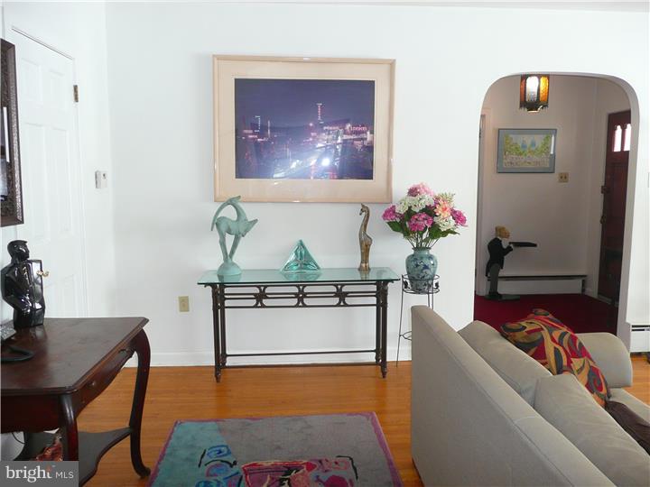 7706 Oak Lane Road Cheltenham, PA 19012 - Photo 5 of 25 Living Room