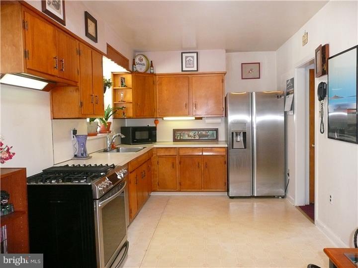 7706 Oak Lane Road Cheltenham, PA 19012 - Photo 8 of 25 Kitchen