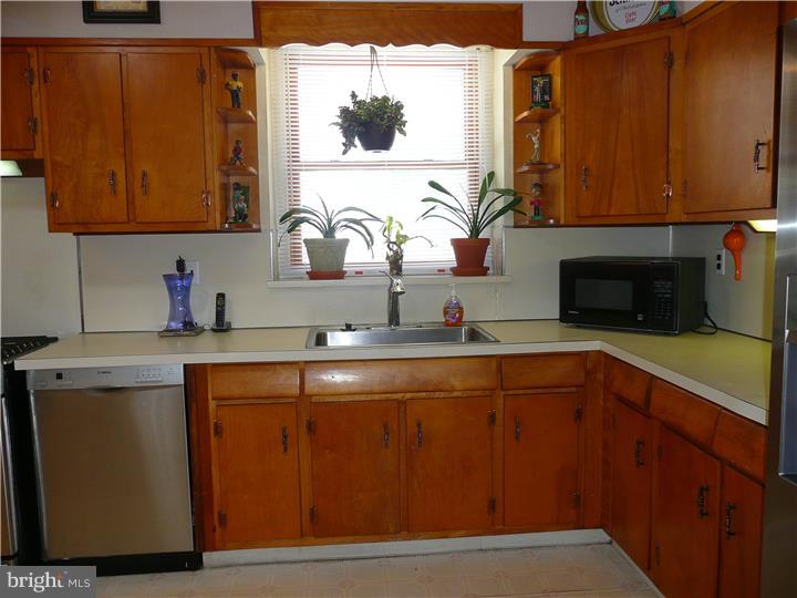 7706 Oak Lane Road Cheltenham, PA 19012 - Photo 9 of 25 Kitchen