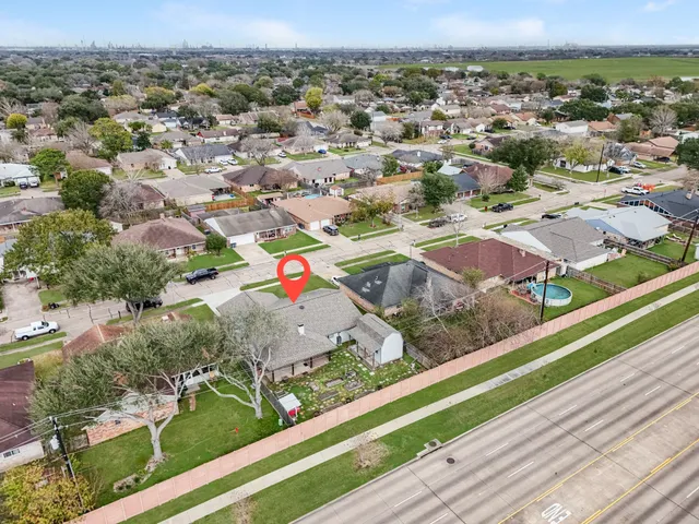 $299,000 | 5121 Creekview Drive, La Porte, TX 77571