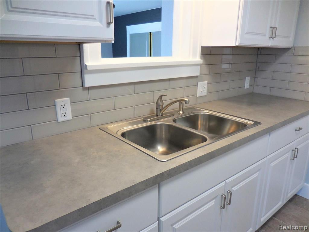 1111 West Reid Road Flint, MI 48507 - Photo 16 of 42