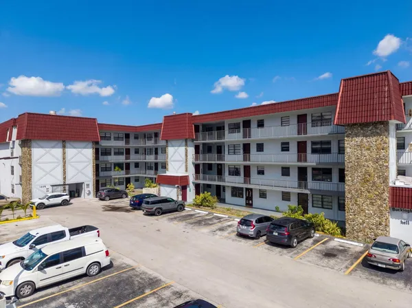 $1,850 | 1335 West 68th Street, Unit 208, Hialeah, FL 33014