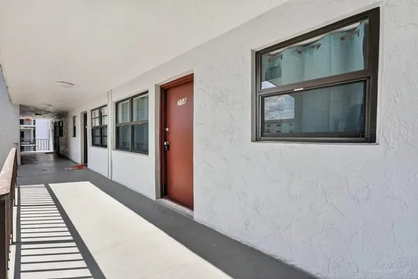 $1,850 | 1335 West 68th Street, Unit 208, Hialeah, FL 33014
