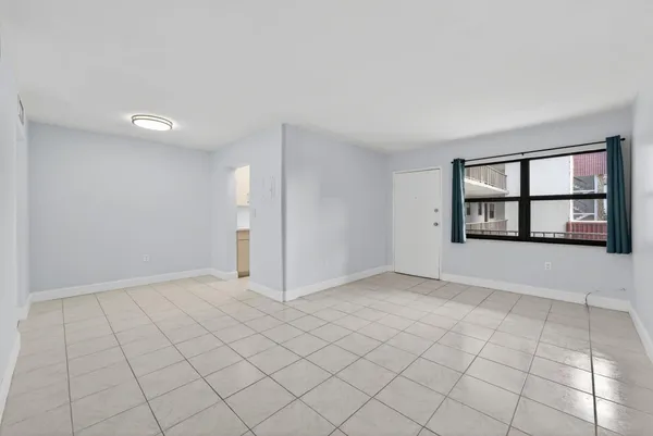 $1,850 | 1335 West 68th Street, Unit 208, Hialeah, FL 33014