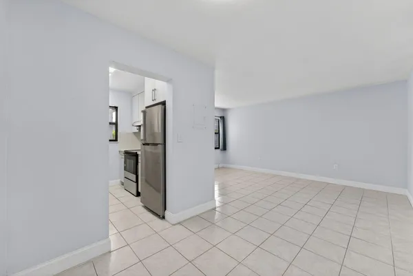 $1,850 | 1335 West 68th Street, Unit 208, Hialeah, FL 33014