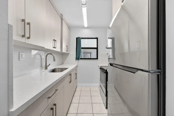 $1,850 | 1335 West 68th Street, Unit 208, Hialeah, FL 33014