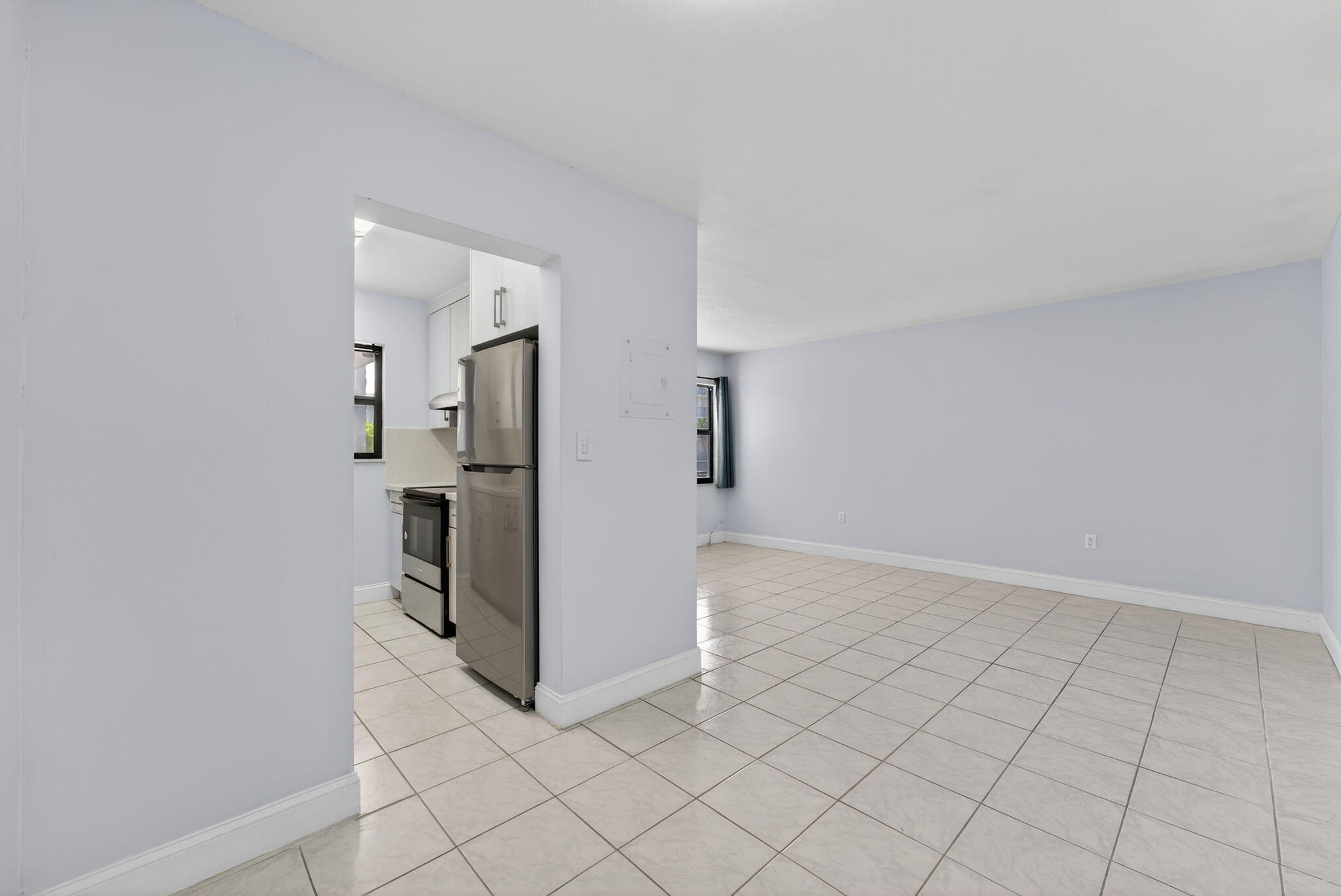 1335 West 68th Street, Unit 208 Hialeah, FL 33014 - Photo 8 of 20 an empty room with mirror