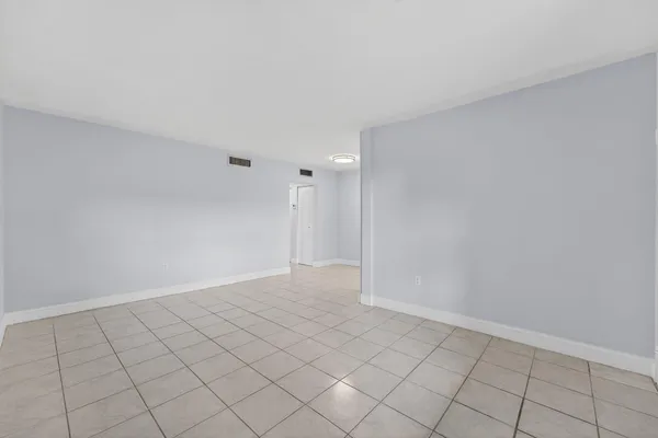 $1,850 | 1335 West 68th Street, Unit 208, Hialeah, FL 33014