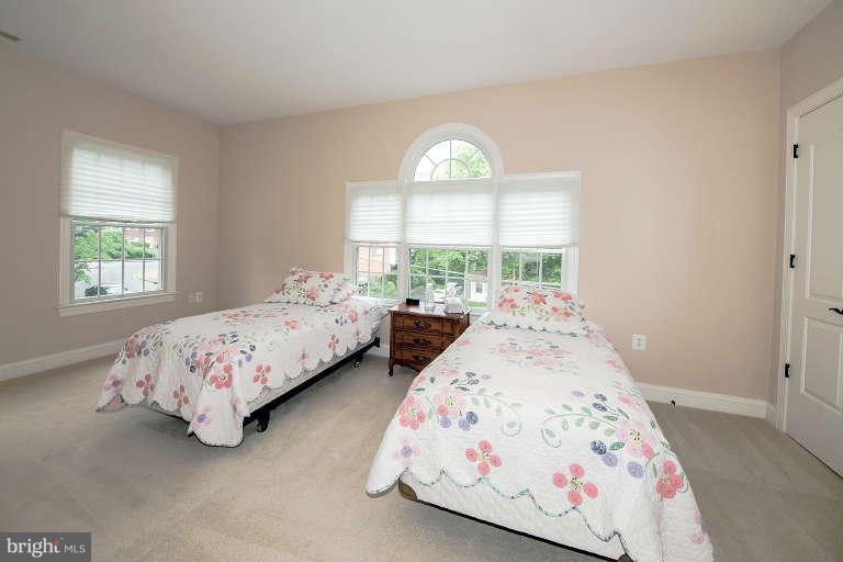 7110 Thrasher Road McLean, VA 22101 - Photo 20 of 27 Bedroom