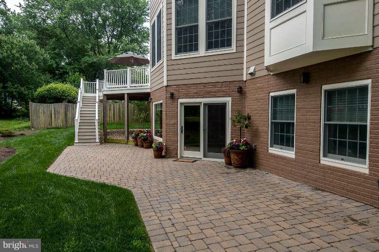 7110 Thrasher Road McLean, VA 22101 - Photo 26 of 27 Exterior (Rear)