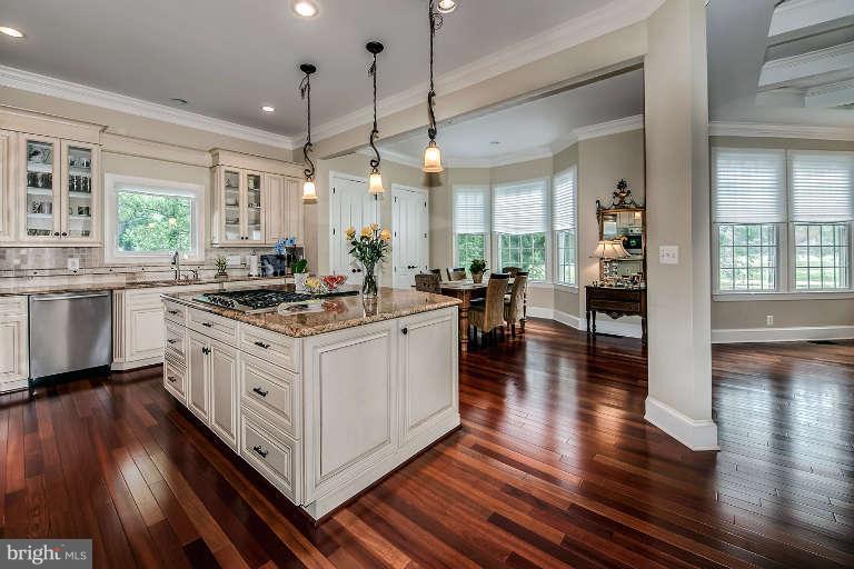 7110 Thrasher Road McLean, VA 22101 - Photo 5 of 27 Kitchen
