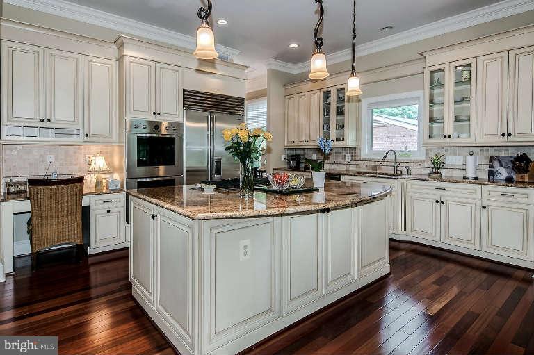 7110 Thrasher Road McLean, VA 22101 - Photo 6 of 27 Kitchen