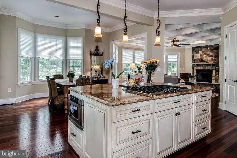 7110 Thrasher Road McLean, VA 22101 - Photo 7 of 27 Kitchen