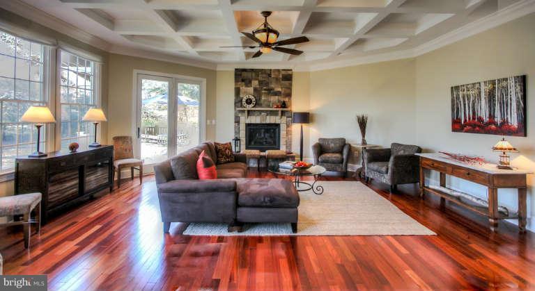 7110 Thrasher Road McLean, VA 22101 - Photo 10 of 27 Family Room