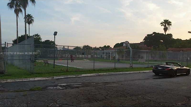 Manors of Inverrary Condominiums Lauderhill, FL 33319 - Photo 14 of 17 a view of a street