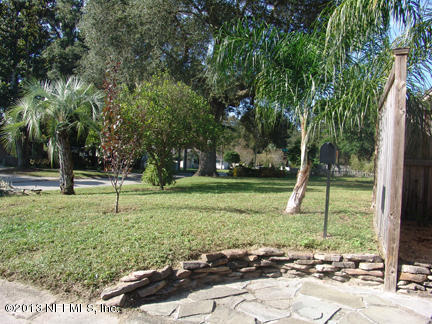 1911 Clemson Road Jacksonville, FL 32217 - Photo 4 of 26 a backyard of a house with lots of green space