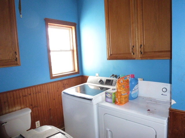 12901 Pine Road Dewitt, IL 61735 - Photo 9 of 23 a bathroom with a sink and a toilet
