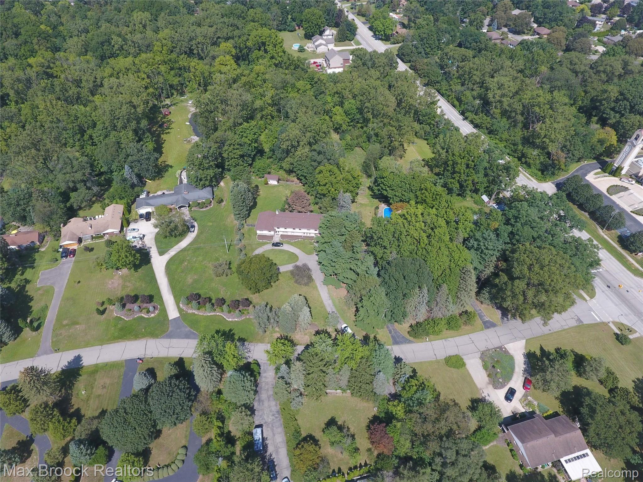 31462 Curtis Road Livonia, MI 48152 - Photo 4 of 38 Front Aerial View