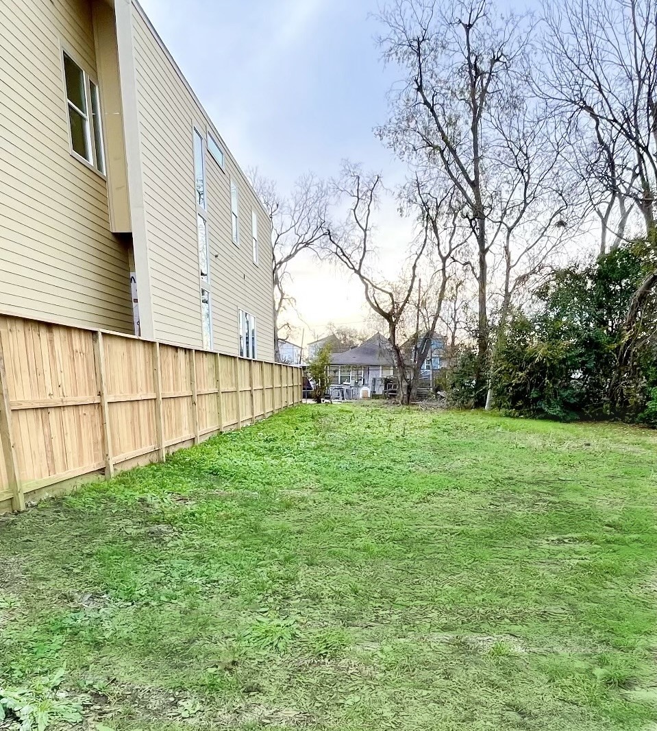 3509 Rogers Street Houston, TX 77022 - Photo 2 of 4 a view of backyard with green space