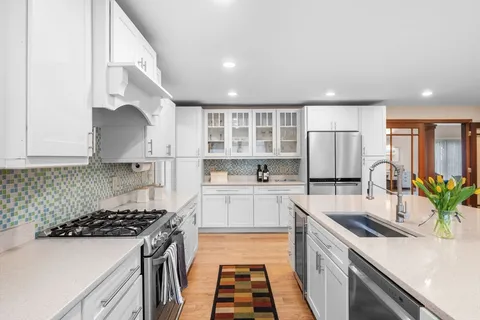 $1,295,000 | 17 Garfield Street, Marblehead, MA 01945