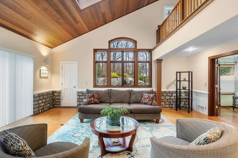 $1,295,000 | 17 Garfield Street, Marblehead, MA 01945