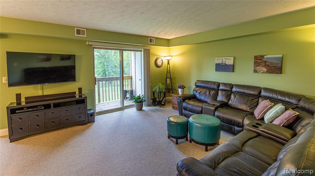 1673 Riverside Drive, Unit 4 Rochester Hills, MI 48309 - Photo 3 of 23
