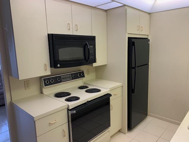 3012 Cornwall East Boca Raton, FL 33434 - Photo 9 of 22 appliances