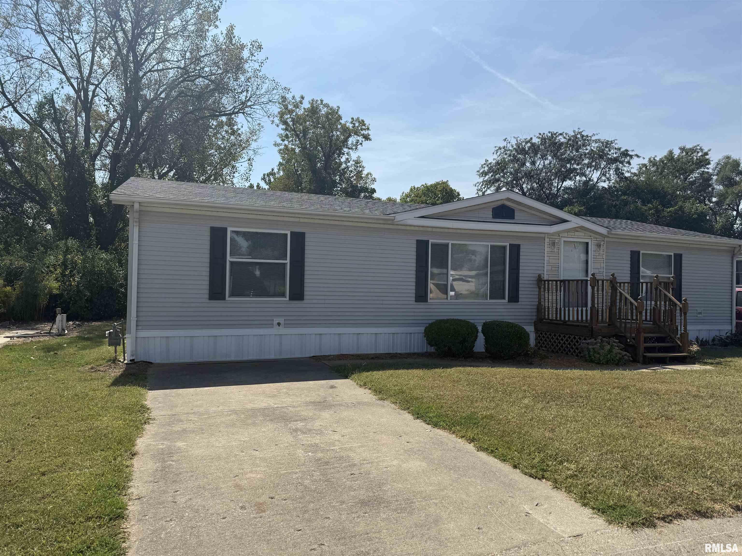 812 April Avenue Quincy, IL 62305 - Photo 2 of 19