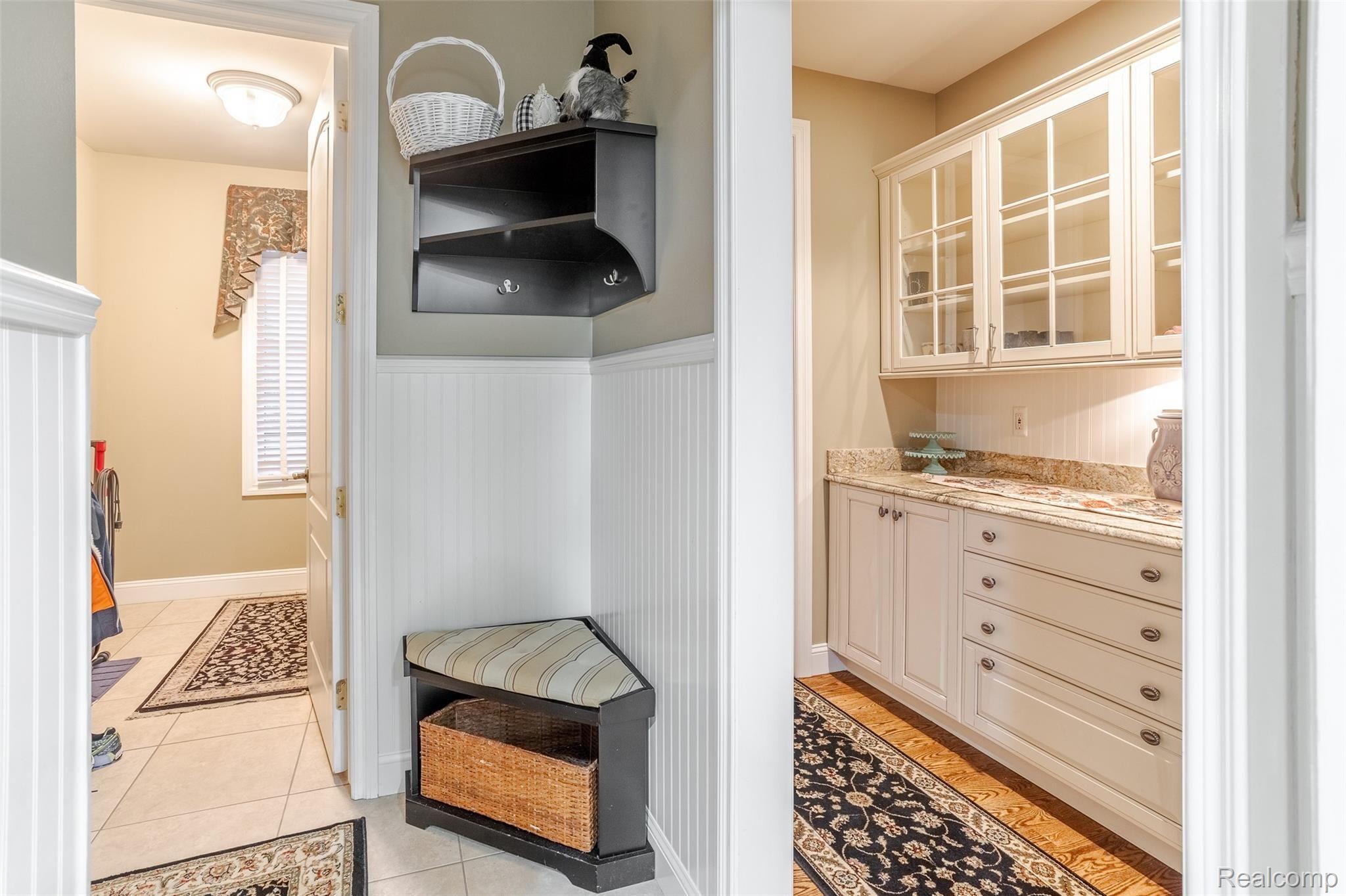 701 Wellington Circle Rochester, MI 48309 - Photo 29 of 54 Interiors-17.jpg