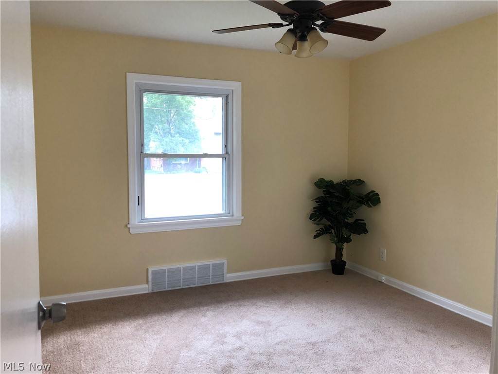 1582 Lander Road Cleveland, OH 44124 - Photo 9 of 32