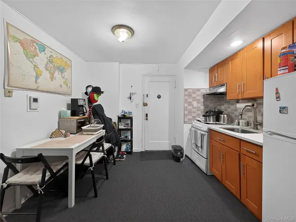 $1,950 | 105-24 63rd Drive, Unit 4L | Forest Hills