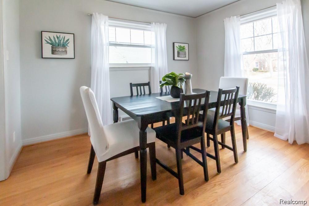 1593 Roslyn Road Grosse Pointe, MI 48236 - Photo 6 of 16 03 dining room 3.jpg